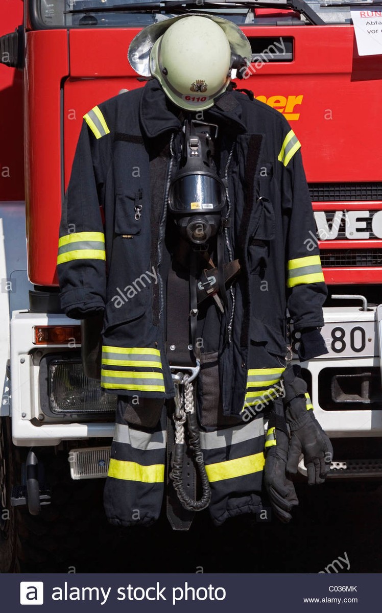 Furgone A Fuoco, Vigili Del Fuoco All'opera Per Proteggere Il Contatore E La Tubatura Del Gas - Studio Nord News