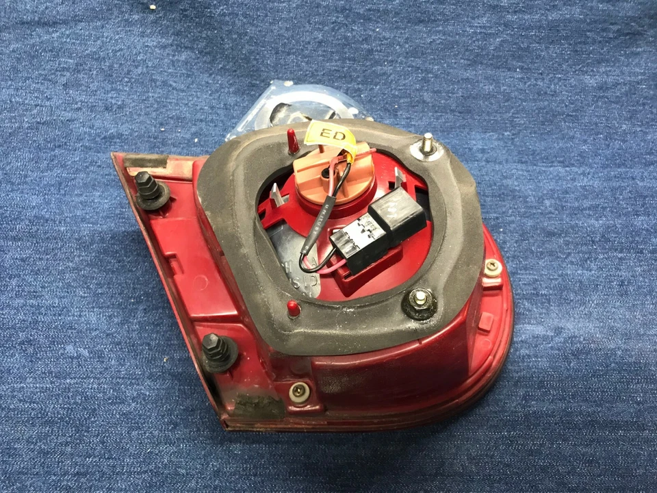 2004 2005 2006 Kia Amanti правая сторона внутренний задний фонарь в сборе - Изображение 4 из 4