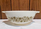 vintage Pyrex 443 Crazy Daisy Cinderella 2 1/2 quart white bowl