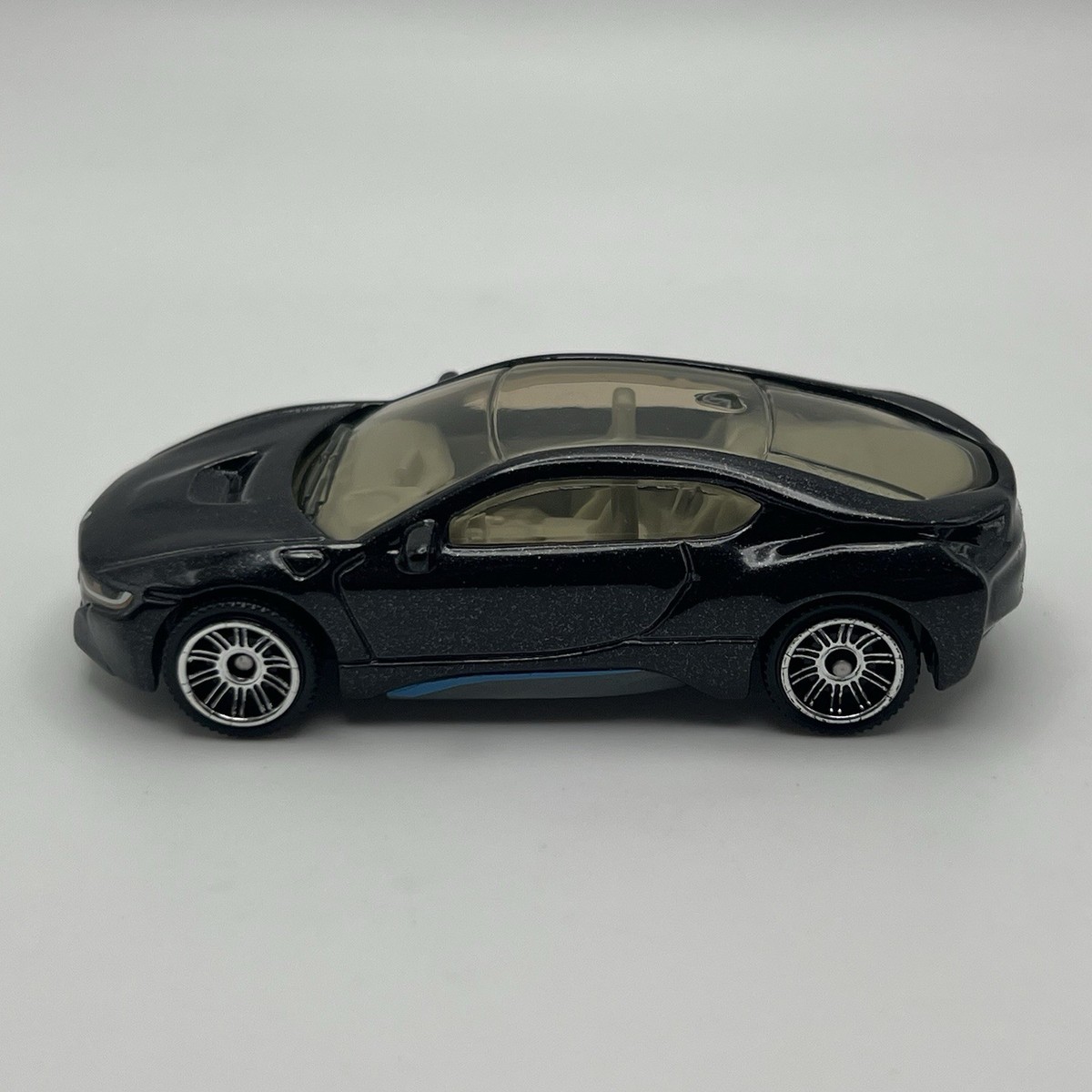 2017 Matchbox '16 BMW I8 Black Metal Flake Blue Stripes 1:64 Loose