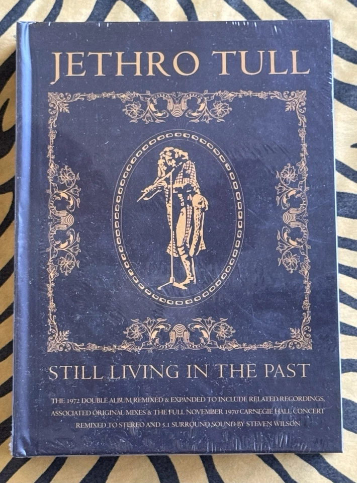 JETHRO TULL: STILL LIVING IN THE PAST 5 CD + BLU RAY + SIGNED POSTCARD/PRISTINE! - Image 4 of 4