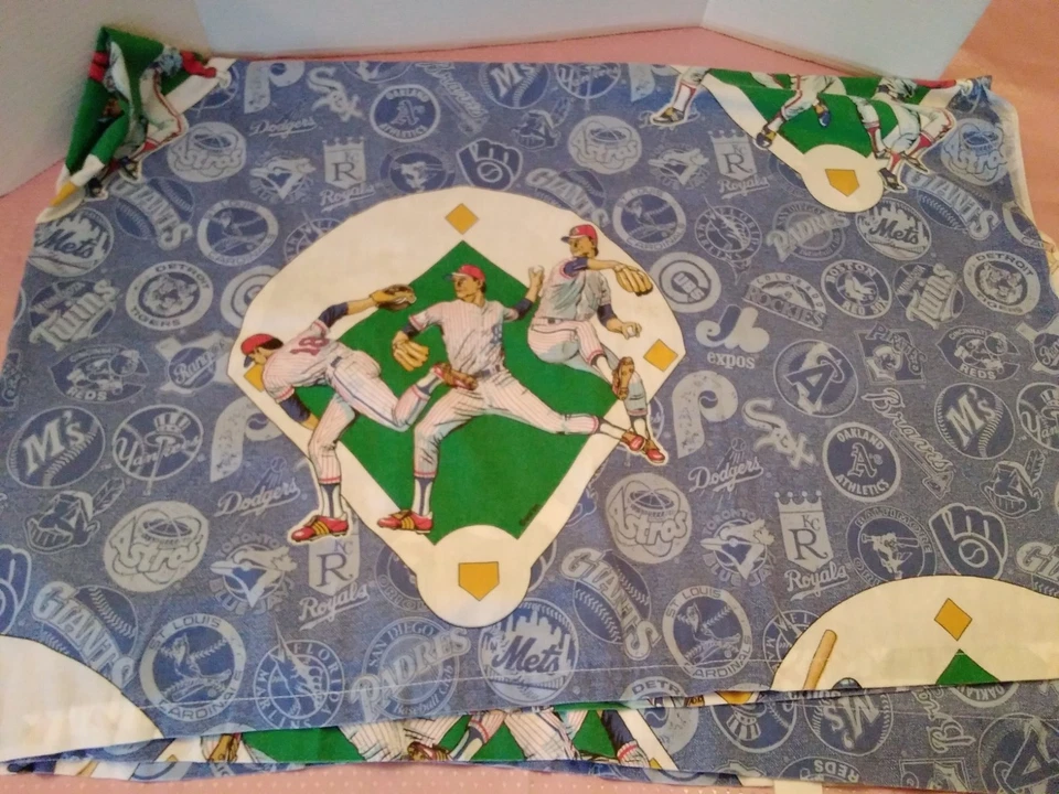 Gráficos de logotipos de equipo de sábanas planas dobles MLB vintage años 90 Foto 2 de 4