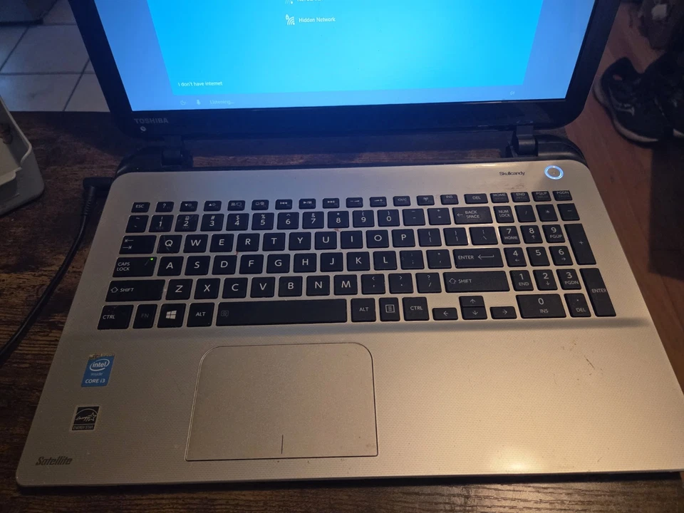 Toshiba Satellite L55-B5267 Intel i3-4025U 1.9GHz 6 GB Works Well Needs Battery - Image 2 of 4