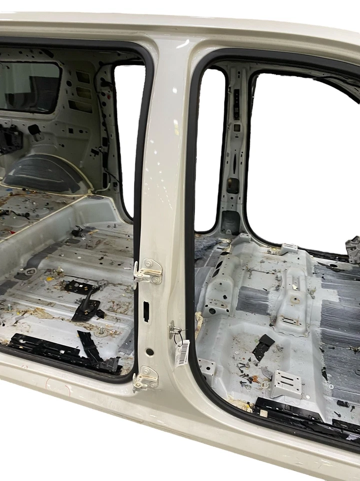 2015 - 2020 CHEVY SUBURBAN OEM RH RIGHT CENTER PILLAR *STRUCTURE CUT* Foto 2 de 4