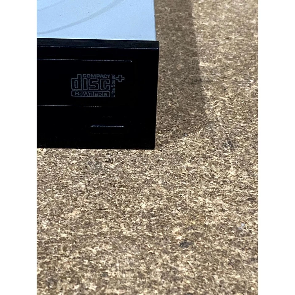 Philips & Lite-On DH-16AESH 5.25 in DVD/CD Rewritable & Multi Recorder 16x SATA - Image 4 of 4