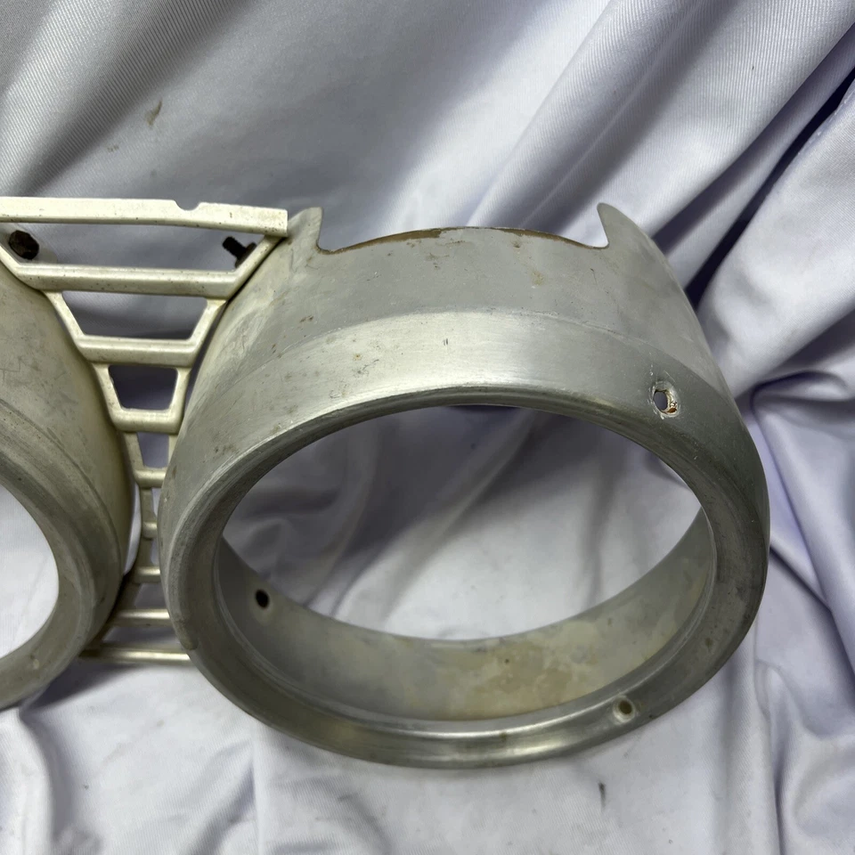 Cubierta de bisel de faros OEM lado izquierdo para Chevy Impala Bel Air Biscayne 1961 Foto 2 de 4