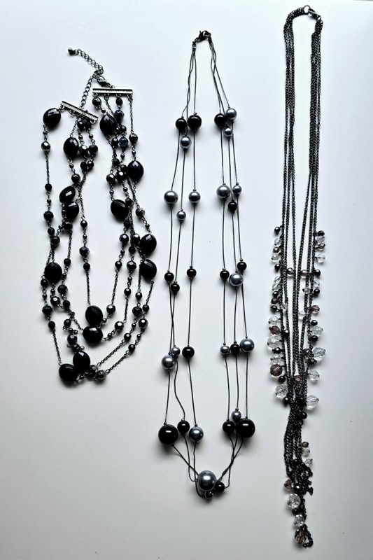 COSTUME JEWELRY NECKLACE  LOT VTG -NOW BEADED FAUX PEARL & LUCITE BEADS GREY BLK