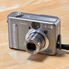  EXC 3 CASIO Compact digitalCamera QV-R4 Silver Optical zoom 3x 4MP From Japan