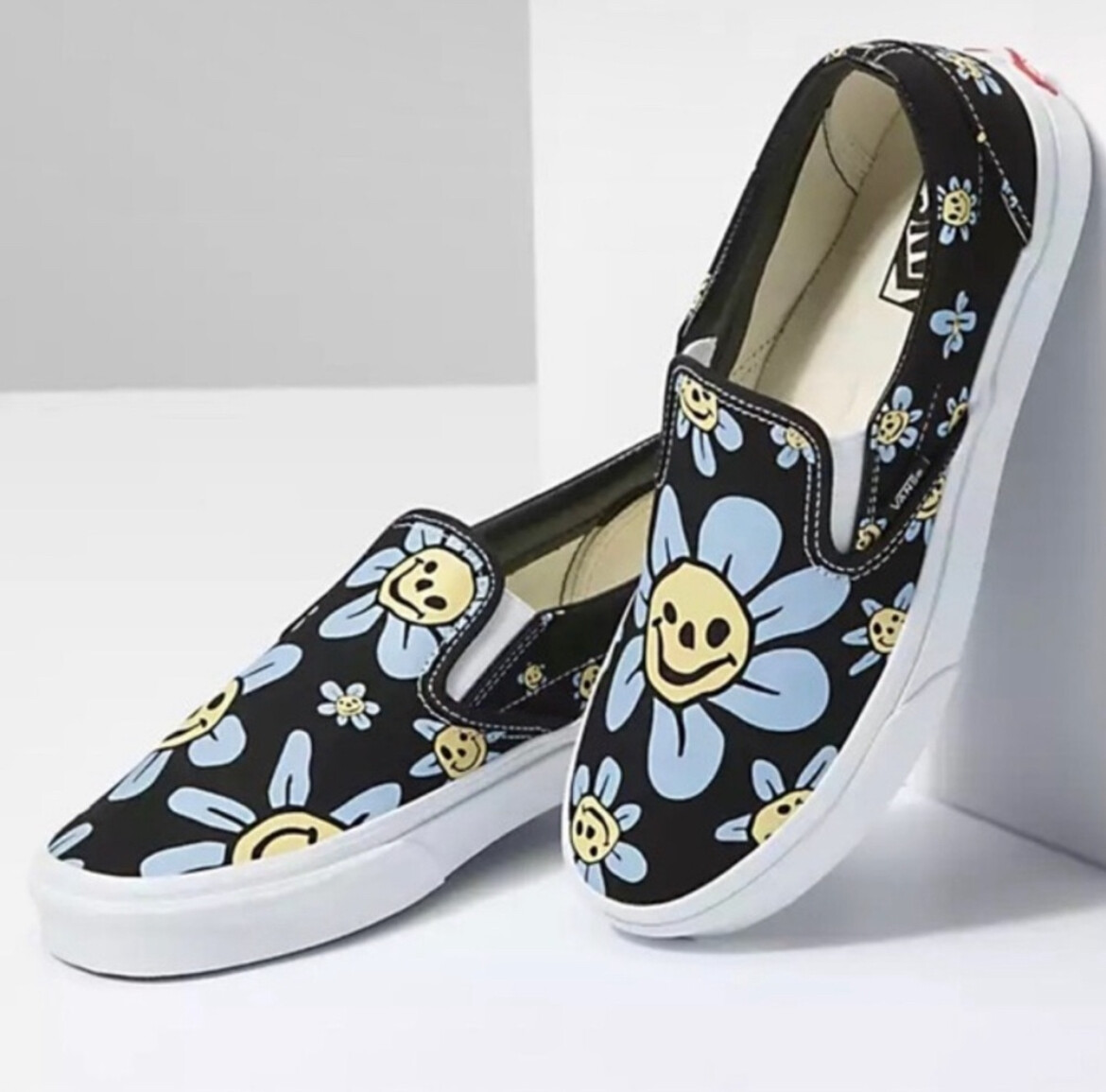 Vans TRIPPY Slip-On Loafers Black Blue Smiling Flowers Mens Sizes 8-13-image
