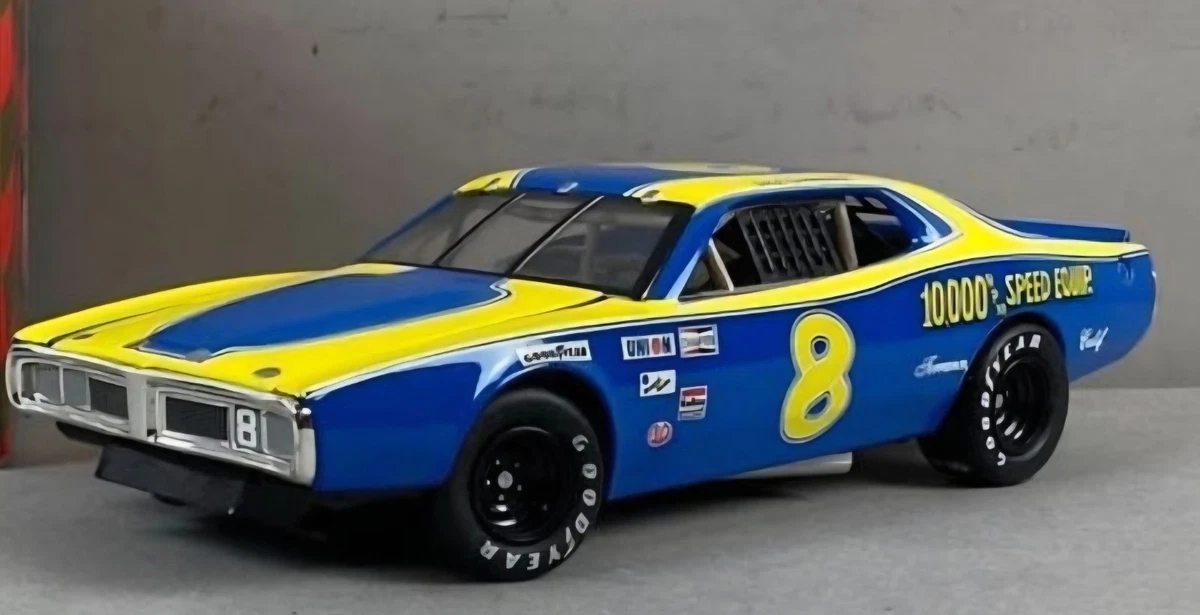 Dale Earnhardt Diecast Racing Cars 1:24 1975 Vehicle Year for sale