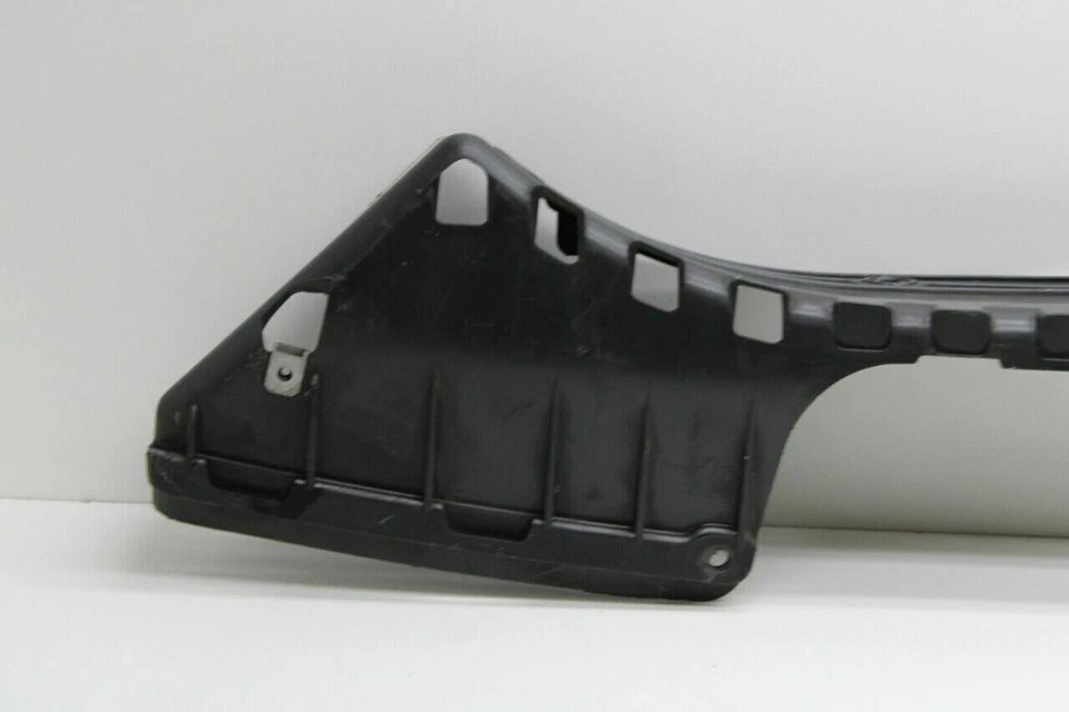 Soporte guía inferior del parachoques trasero BMW 530i 2006 2007 2008 - 51127063431 OEM usado Foto 3 de 4