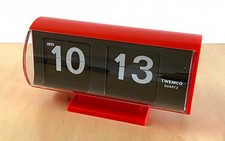 TWEMCO Orologio a ribalta da tavolo QT-30T, forma cilindro retrò, 7 x 31/4 x 3 3/4 pollici, rosso nuovo con scatola