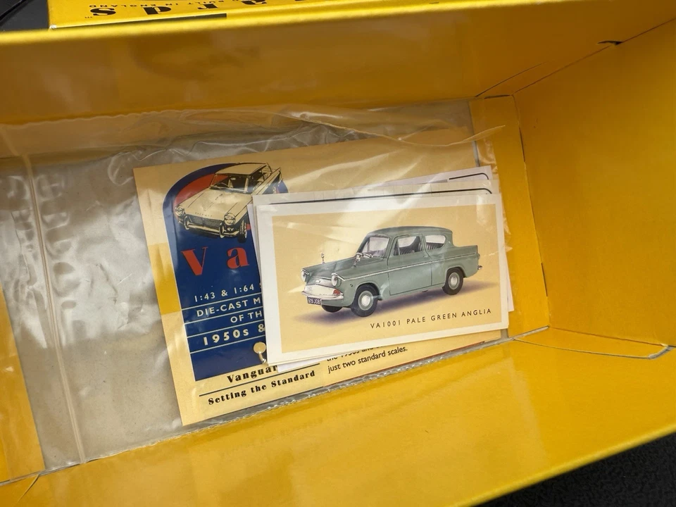 Vanguards VA1001 Ford Anglia бледно-зеленый - как новый в коробке 1:43 - Изображение 3 из 4