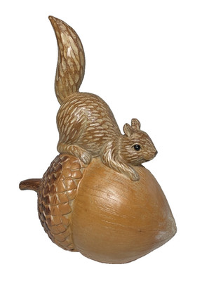 Gardeners Eden SQUIRREL ON ACORN RESIN NWT