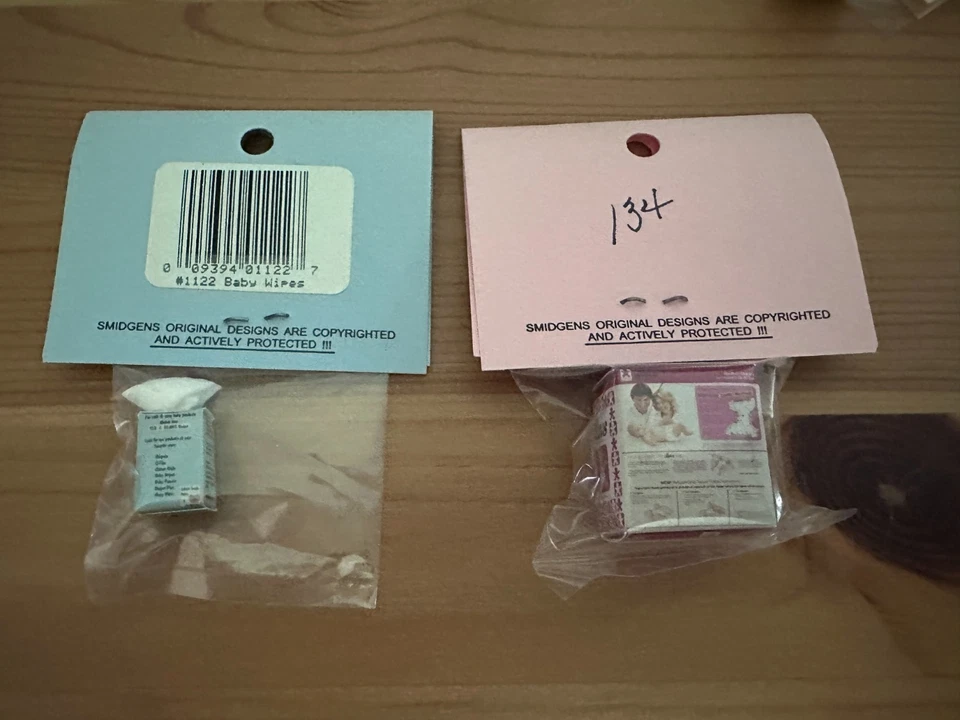 Casa de muñecas miniatura artículos para bebés pañales toallitas muñeca lámpara biberón bloques apilable juguete Foto 3 de 4