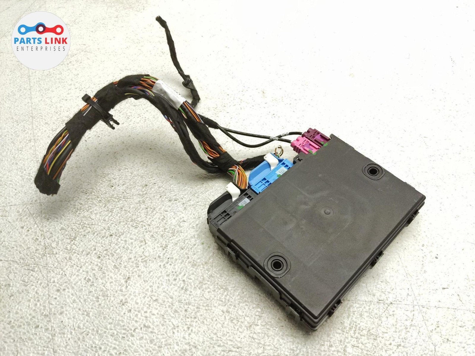 2016-20 BENTLEY BENTAYGA GATEWAY NETWORK CONTROL MODULE PLUGS ASSY 8W8907468F