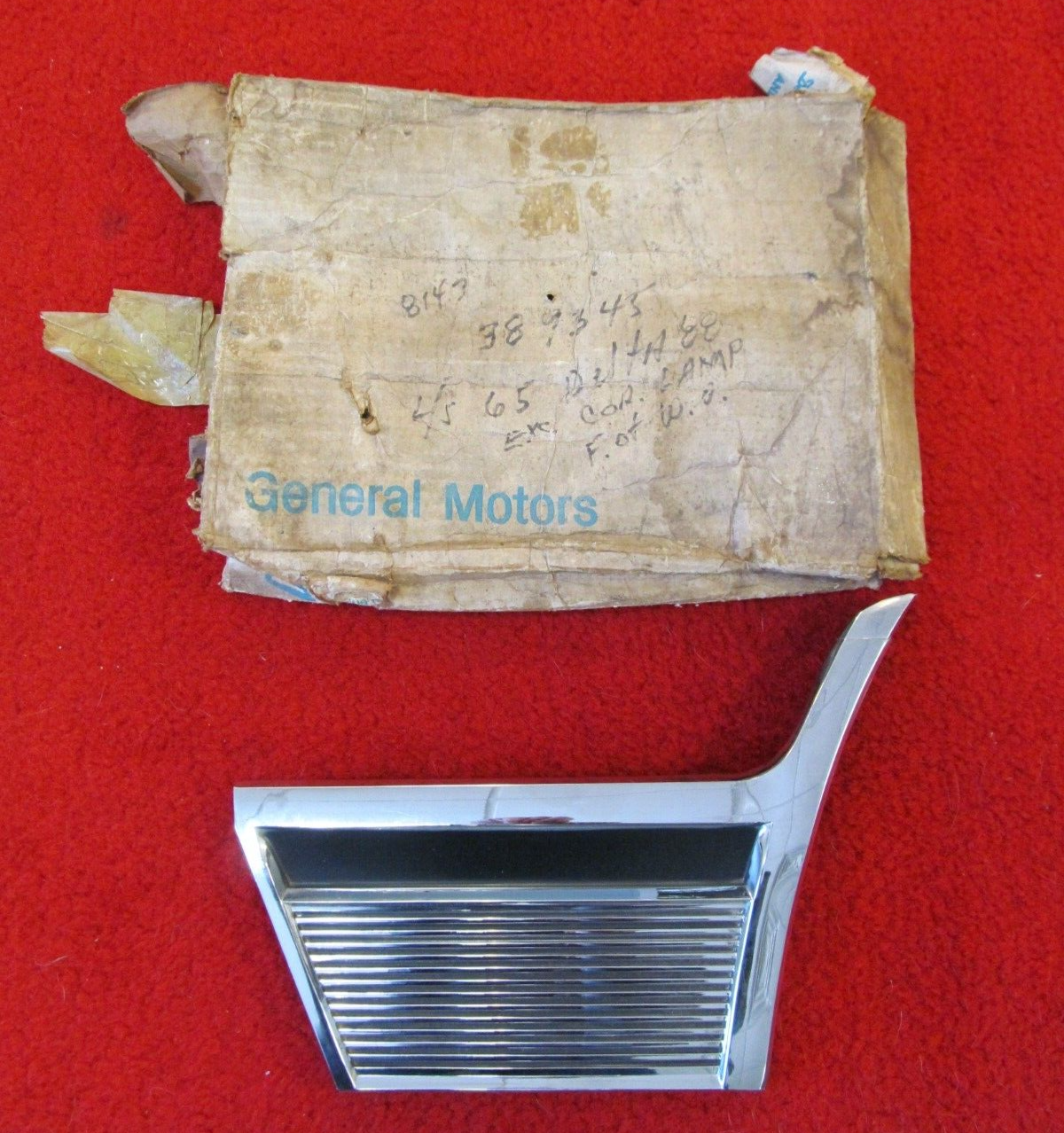 1965 Olds Jetstar 88 NOS GM Drivers Left Fender Chrome Lower Molding # 389343