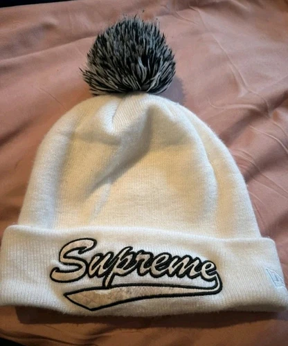 FW17 Supreme x New Era Snake Script beanie White Red Small Box Logo Hat