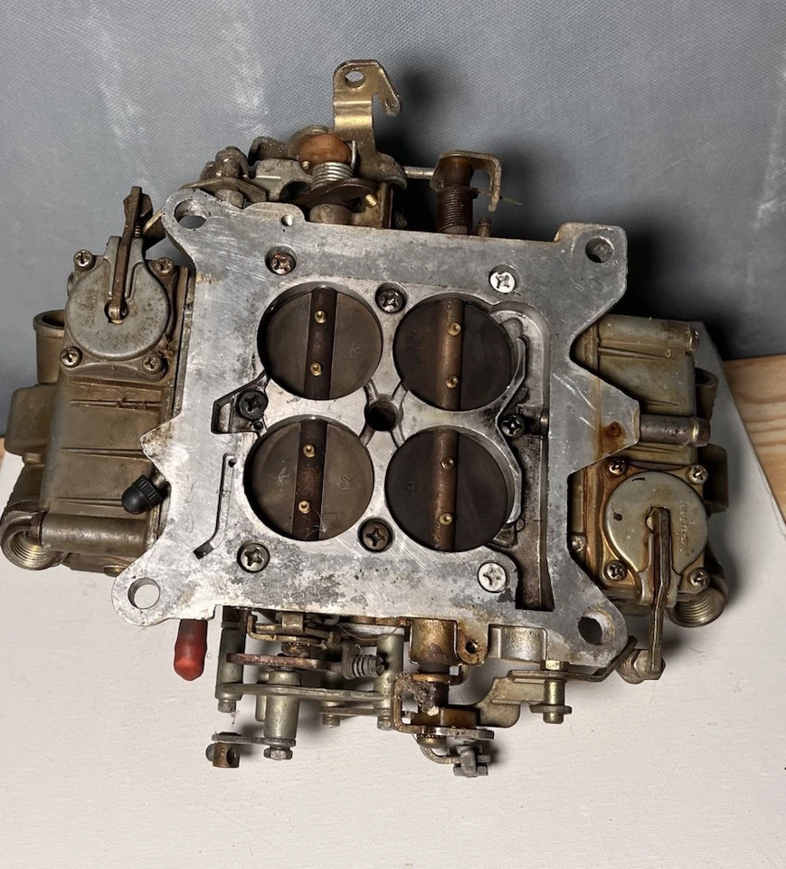 Carburador Holley de 4 barriles como está - pieza clásica de rendimiento Hot Rod Muscle Car Foto 2 de 4