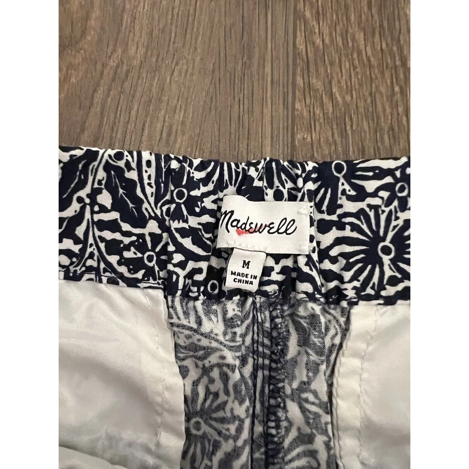 Pantalones cortos para mujer Madewell azul marino y blanco con estampado floral talla pequeña Foto 3 de 4