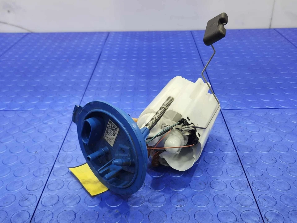 Audi A3 2015-2016 conjunto de bomba de combustible montado en tanque de 1,8 L original OEM 5Q0919051AP Foto 2 de 4