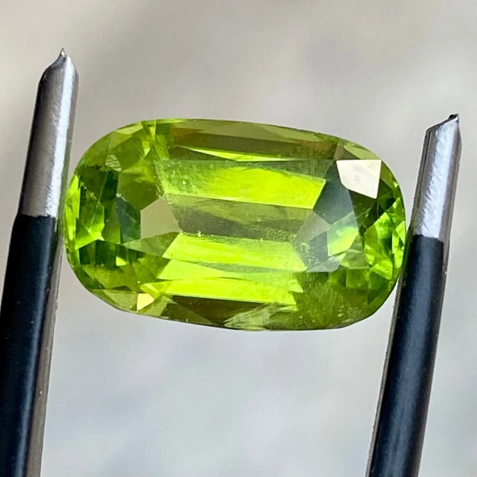 4.70 CT Natural Peridot Loose Gemstone from Pakistan - Image 4 of 4