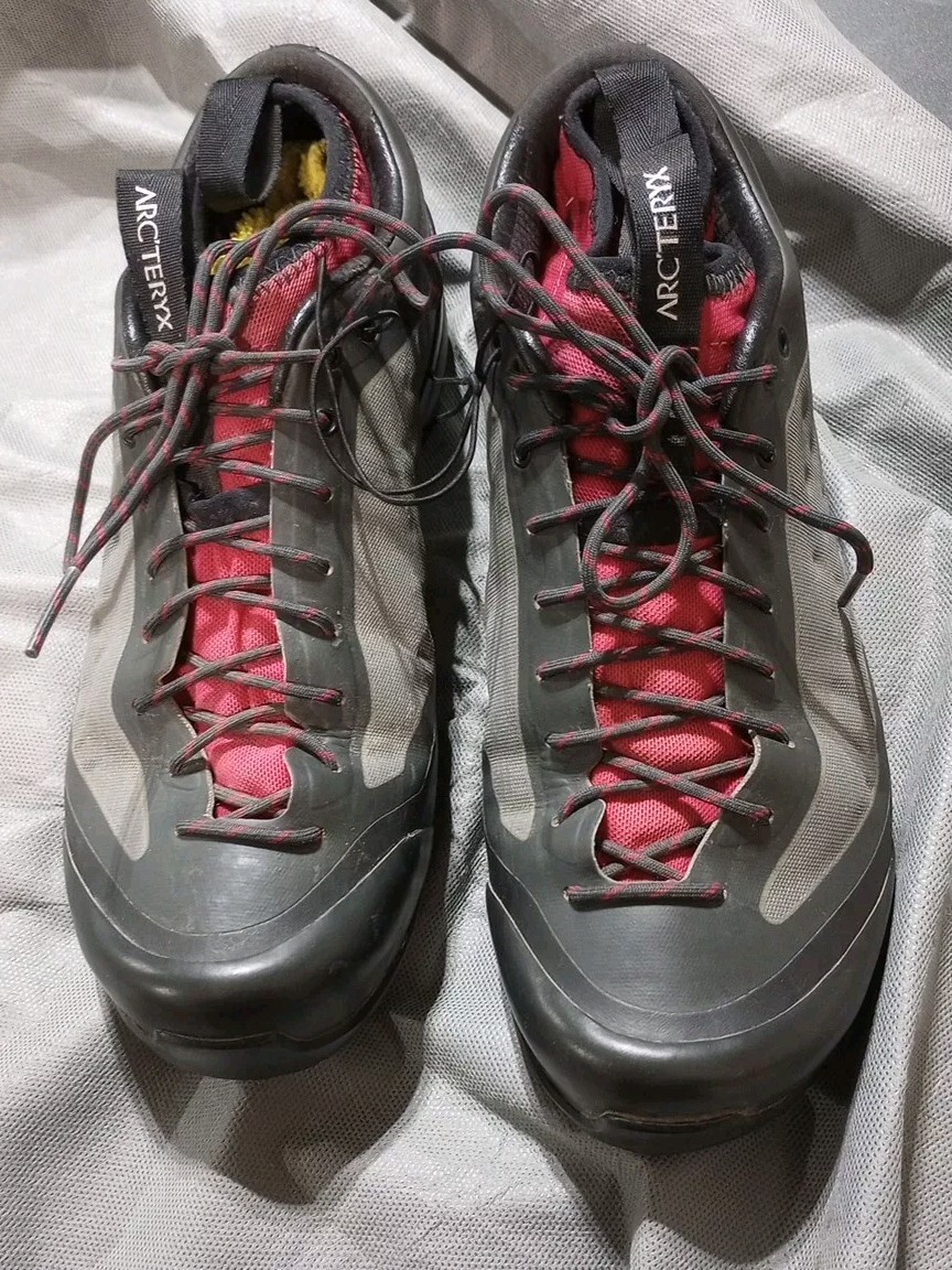 Arc’teryx Acrux FL GTX Approach  Size 8.5 Hiking Shoes Black/Red Gore-Tex