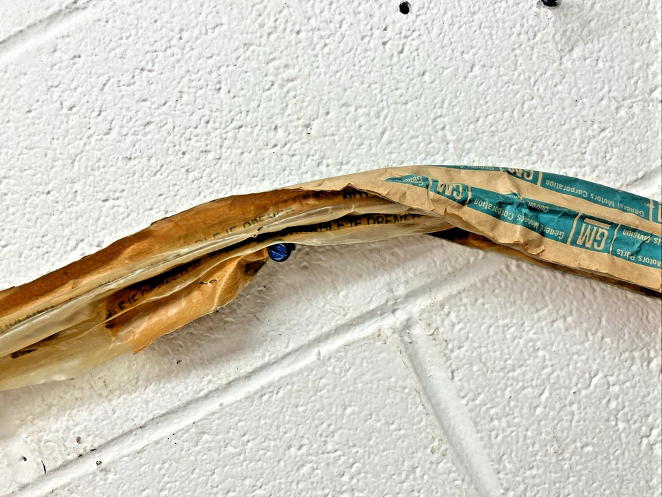 Novo OEM dianteiro destro roda bem acabamento 467436 1978-83 Chevrolet Malibu 2/4 DR (SR34) - Imagem 4 de 4