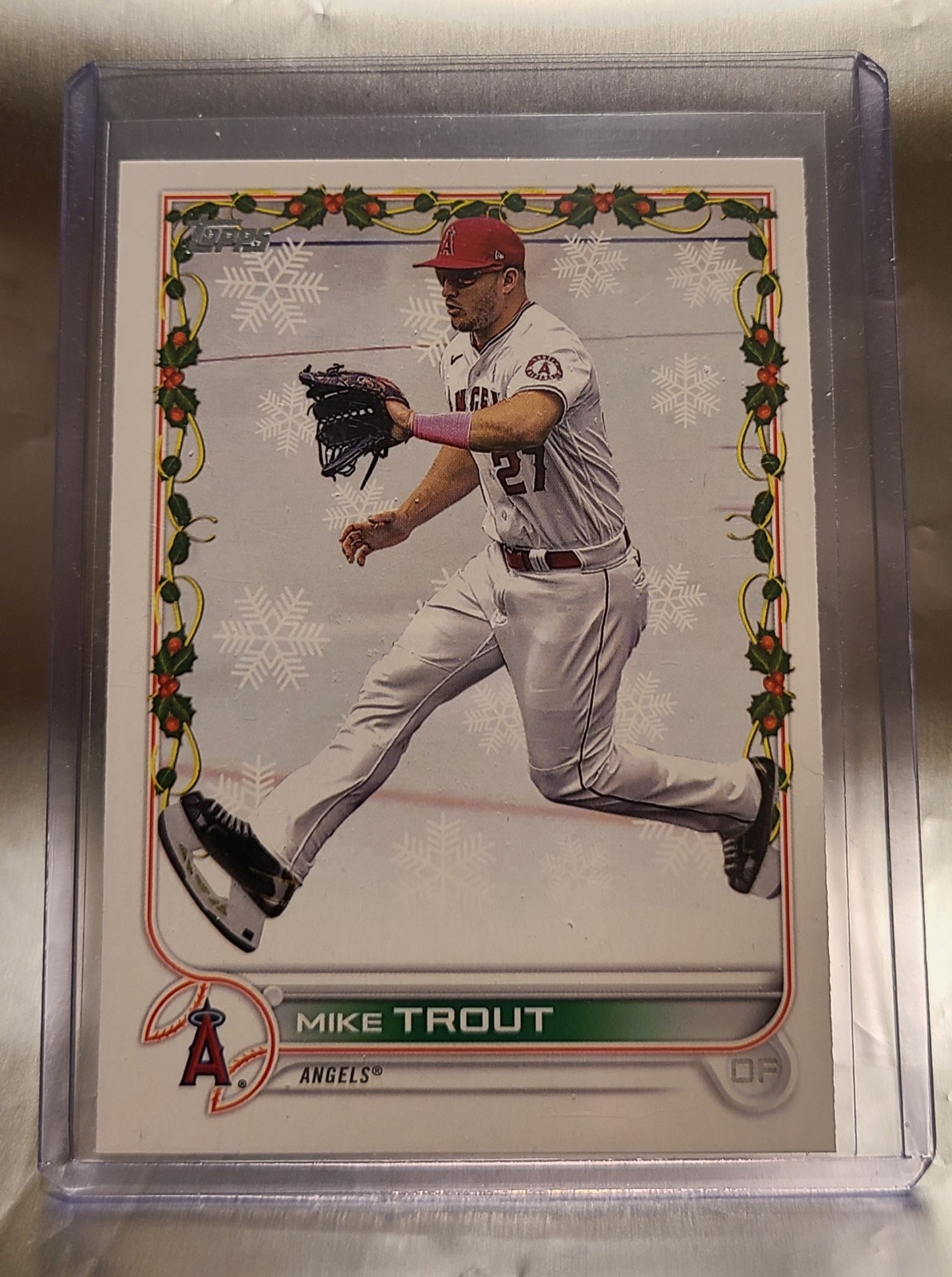 2022 Topps Holiday Mike Trout Ultra Rare SSP Image Variation