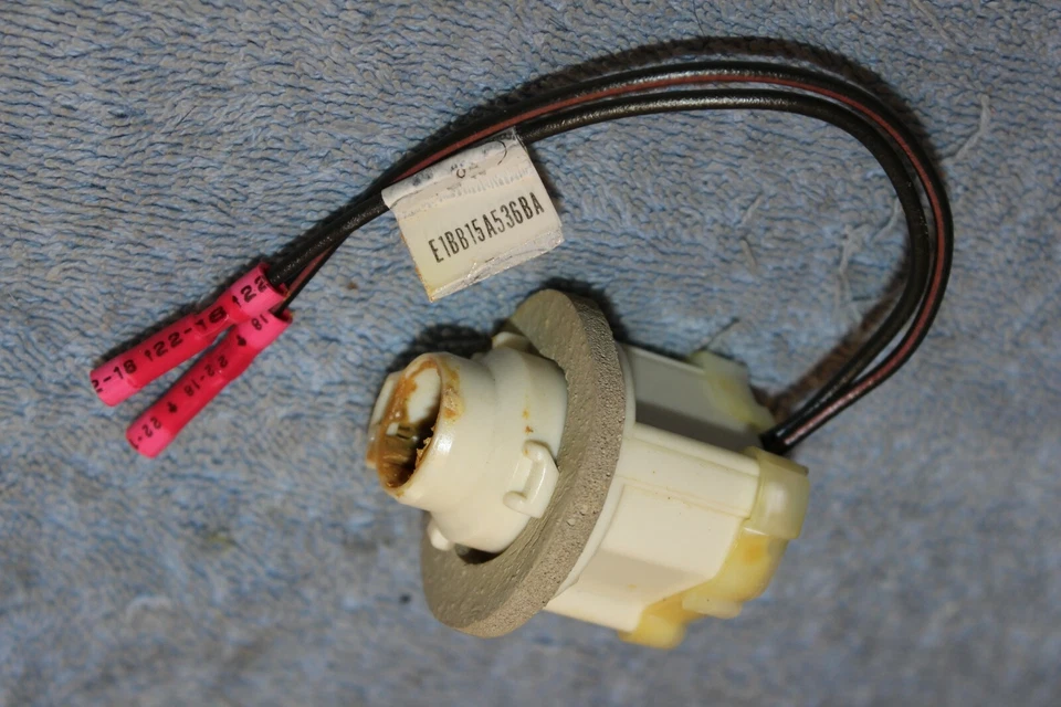 NOS 1981 1982 1983 1984 1985 1986 1987 1988 1989 FORD ESCORT BACKUP LIGHT SOCKET - Image 4 of 4