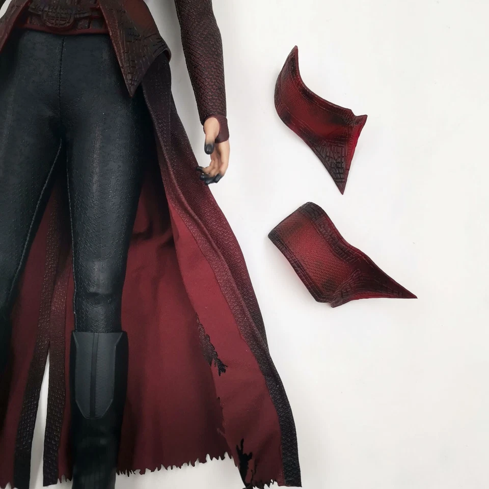 Body Figure 1/6 Hot Toys MMS652 HT Feiticeira Escarlate 5.0 Acessórios Doutor Estranho - Imagem 3 de 3