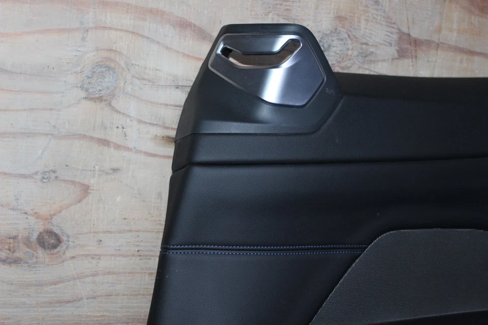 Кожаная правая задняя дверная панель Vernasca черный шов синий от оригинального производителя BMW G22 M440i 21-22 - Изображение 4 из 4