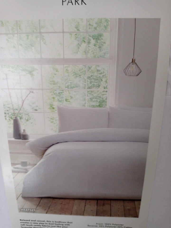 West Park Super Soft Duvet Set Double 200x200cm Heatset White Open Packaging - Image 4 of 4