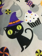 SCRUB TOP SIZES: S, M, L, XL HALLOWEEN CAT NWT TRICK OR TREAT NURSE VET CNA Cats
