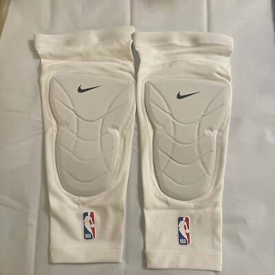 Nike NBA Issued Hyperstrong Padded Knee Sleeves Mens Size L/XL  CT3877-101 S46