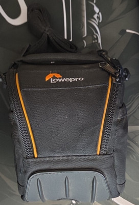 Lowepro Adventura SH 100 II Camera Shoulder Bag Black Padded Compartment 5'' L