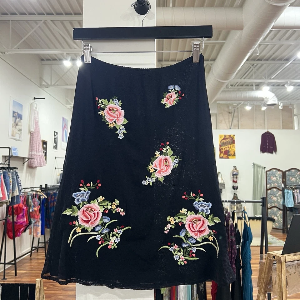 VIVIENNETAM 花朵刺绣网纱裙,尺寸 2 — 第 2/4 张图片