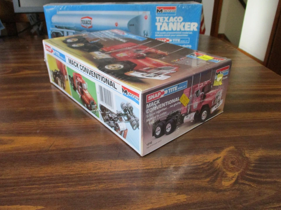 Vintage Monogram Snap Tite Mack Conventional/Tanker Trailer 1/32 Model Kit - Image 4 of 4