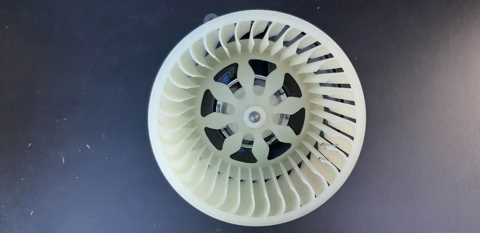 Soprador interno HELLA 8EW 351 039-211 PEUGEOT 307 - Imagem 4 de 4