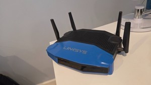 Linksys WRT1900AC 1300 Mbps 4 Port Dual-Band Wi-Fi Router