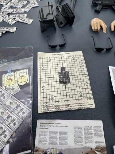 Zwei 12" Militär und SWAT 1/6 Actionfiguren, plus extra Ausrüstung und Zubehör. - Bild 19 von 23