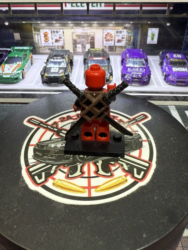 Authentic LEGO Deadpool Minifigure - 6866 Marvel Chopper Showdown Sh0032 No Gun - Image 2 of 4