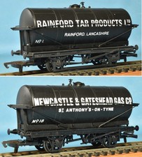 Dapol Tank Wagns (x2) Rainford Tar (B106) & Newcastle & Gateshead Gas Co (B107)