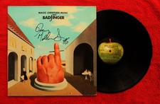 BADFINGER     MAGIC CHRISTIAN MUSIC   1970 SIGNED BY JOEY MOLLAND    APPLE LP