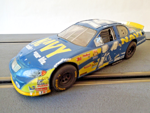 SCALEXTRIC 2004 CHEVY MONTE CARLO “NAVY” #14 NASCAR - 1:32 SLOT CAR