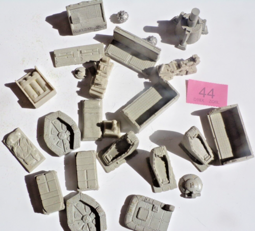 R#44 RESIN CAST 28MM SCI-FI SCATTER TERRAIN   24 ITEMS - Picture 1 of 1