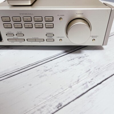 Pioneer F-777 FM/AM Digital-Synthesizer Tuner from Japan