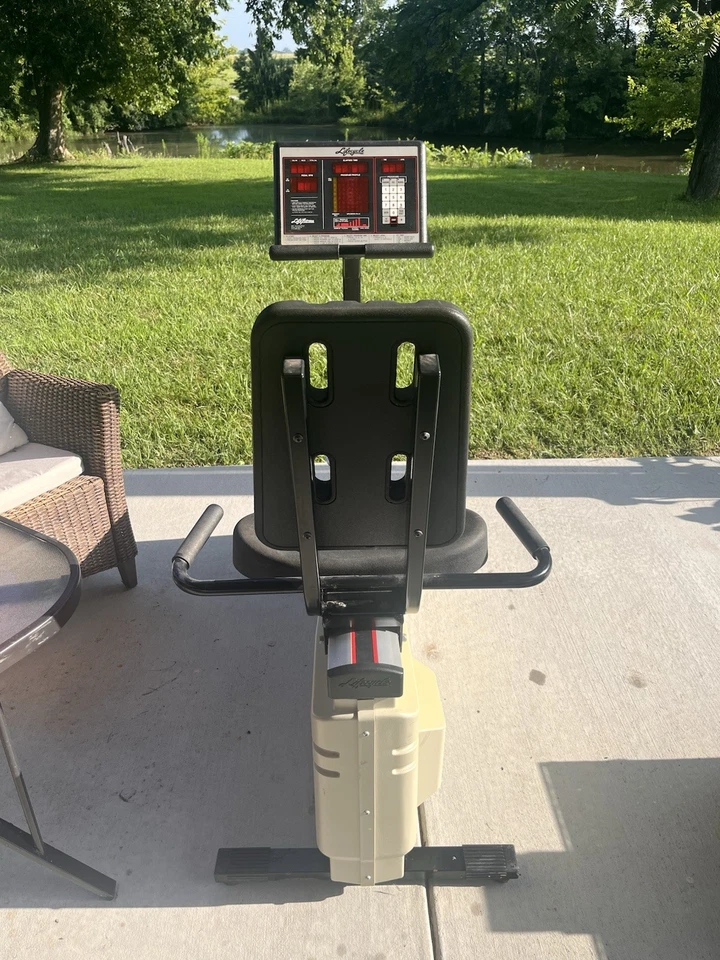 Commercial Grade LifeCycle 5500R Recumbent Bike Life Cycle Fitness - Image 4 of 4