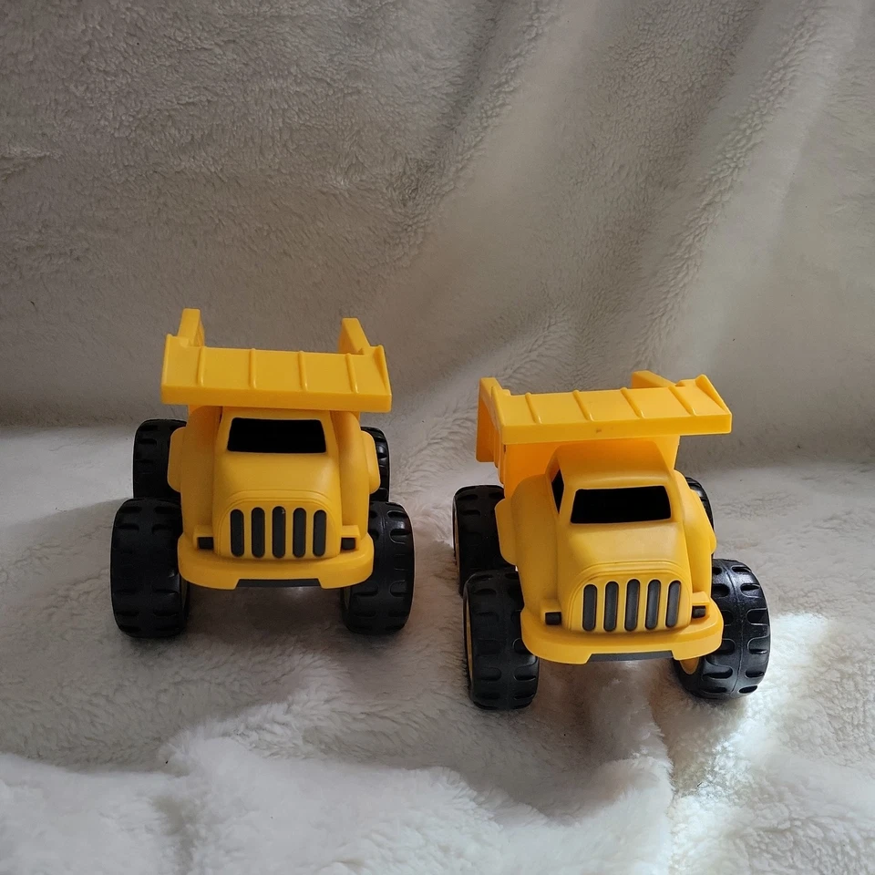 Camión volquete CAT juguete de construcción Foto 4 de 4