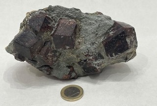 Grenat almandin cristaux bruts sur gangue Autriche